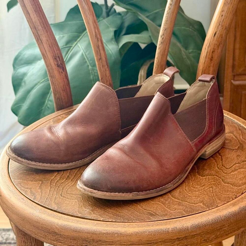 Clarks edenvale page dark tan leather chelsea ankle booties size 8.5